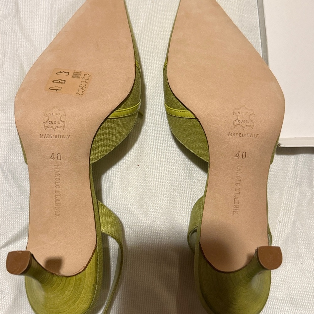 Manolo Blahnik Vibrant Green Pointed Heels - Picture 11 of 16